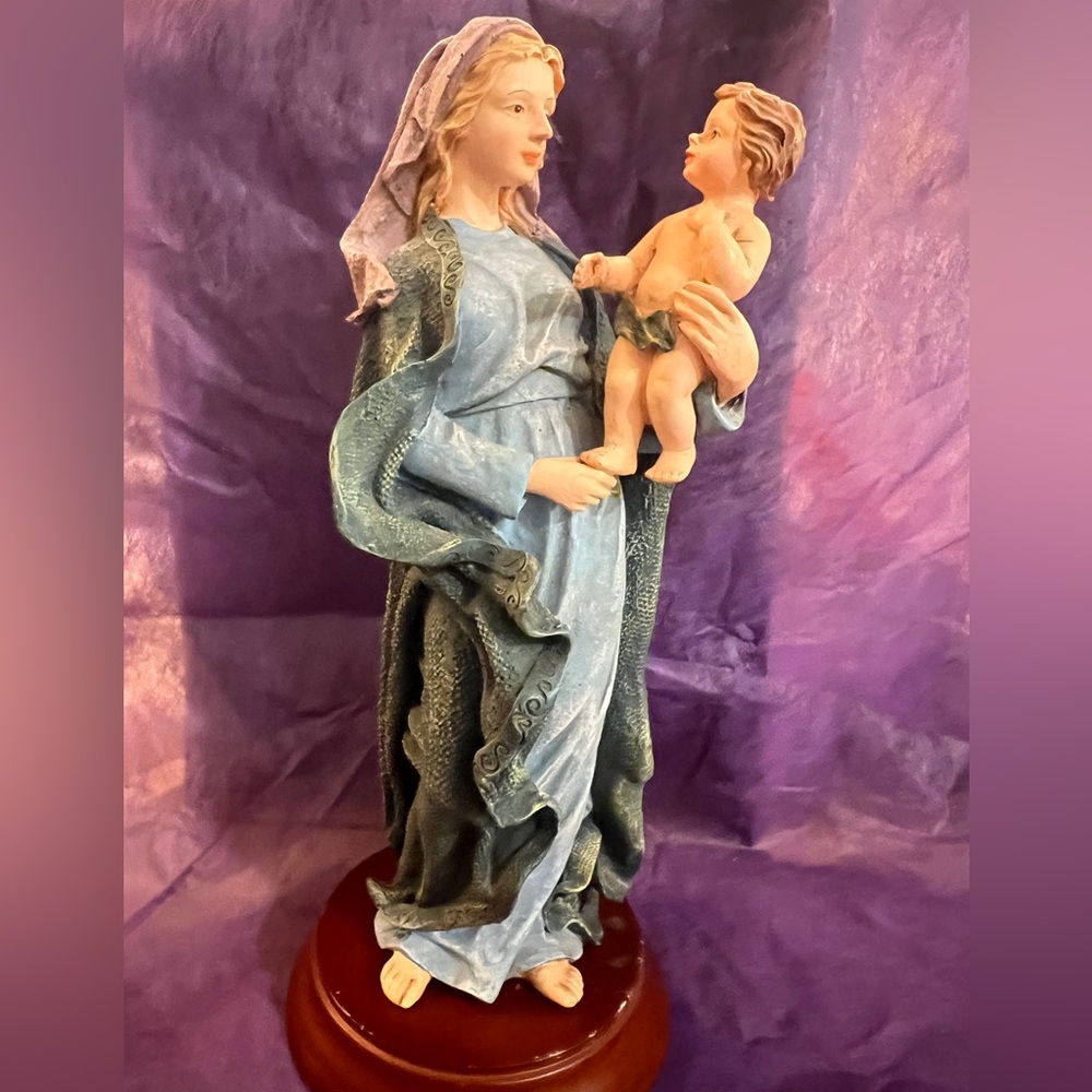 Beautiful Mother and Child Figurine (9in Tall)